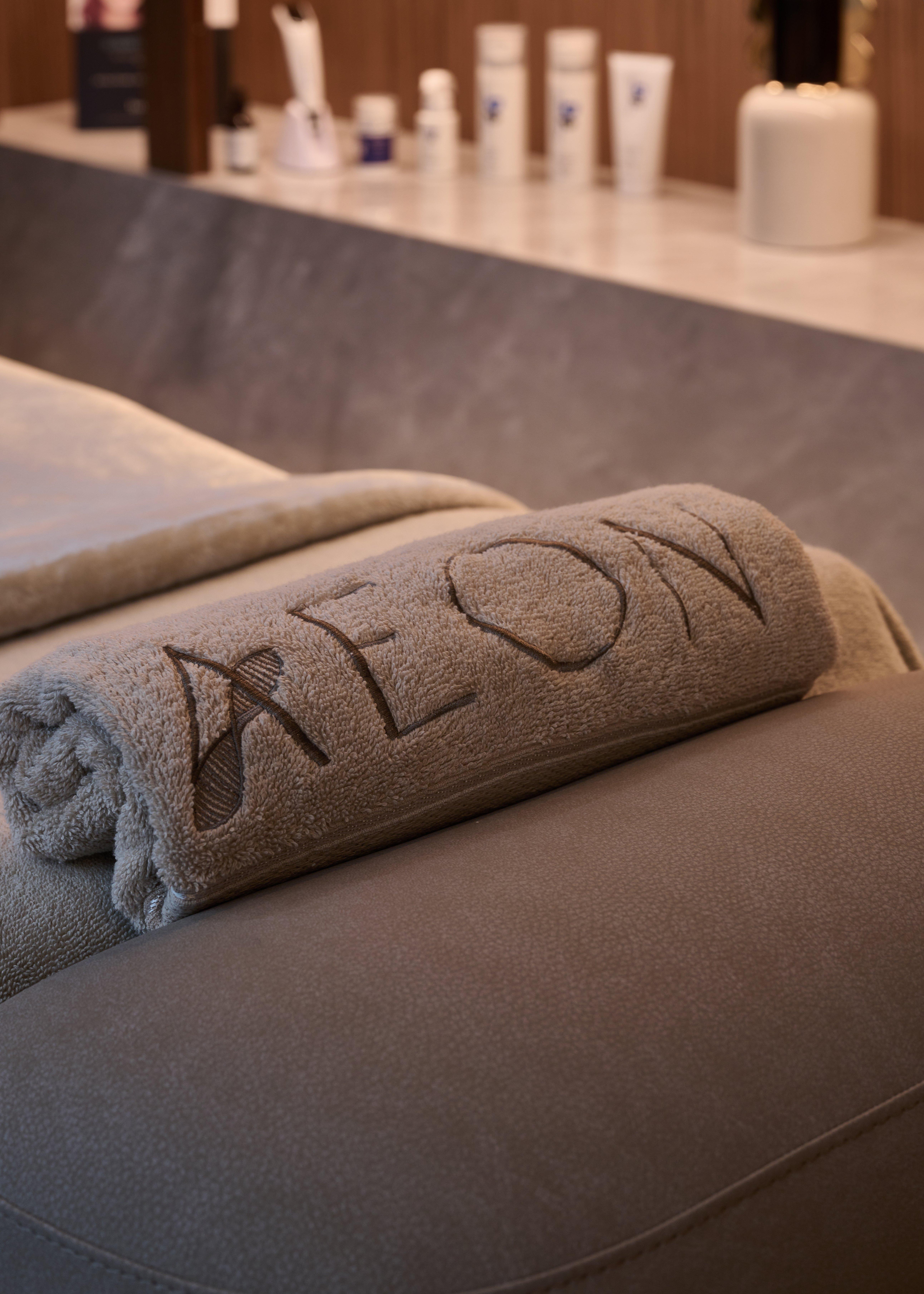 AEON Clinic Towel